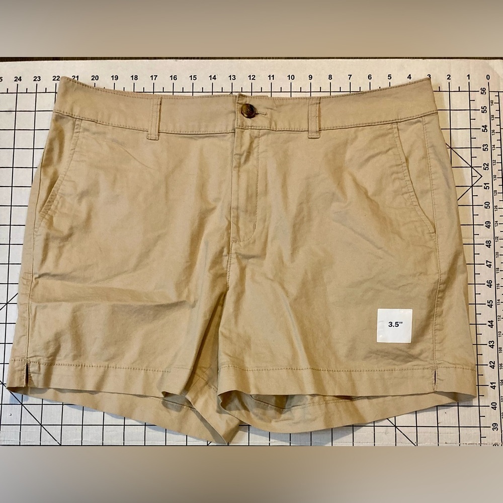 NWT‎ Old Navy Women’s Size 14 Upper Crust High Rise 3.5” Inseam Everyday Shorts